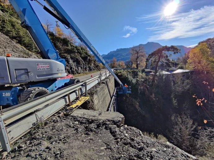 La obra presenta complejidad por la orografía del terreno.