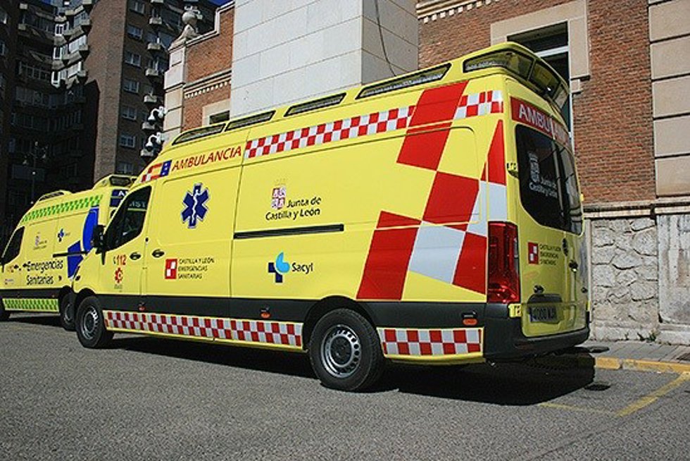 Archivo - Evacuado en helicóptero un joven herido tras caerse de su moto en un camino agrícola de Mozárbez (Salamanca)