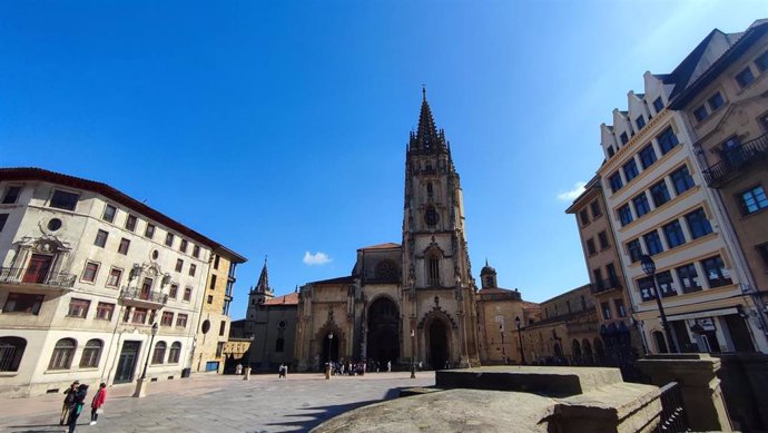 Archivo - Plaza de la Catedral de Oviedo