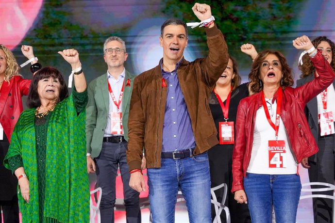 El Presidente del Gobierno, Pedro Sánchez, durante la clausura del 41º Congreso Federal del PSOE en el Palacio de Congresos y Exposiciones. A 1 de diciembre de 2024, en Sevilla, Andalucía (España). 