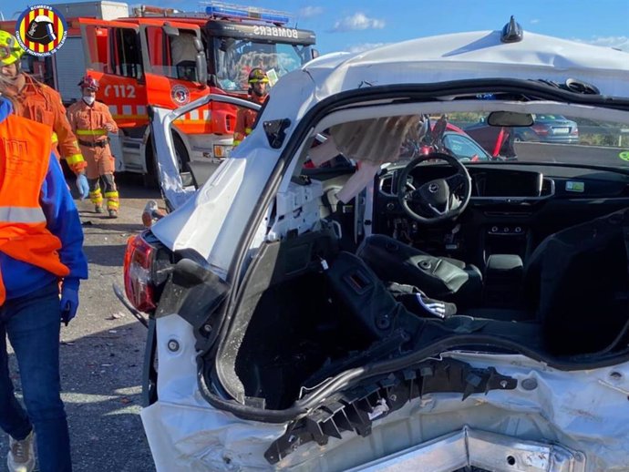 Imagen de uno de los coches accidentados en el accidente de la A-7 en Bétera