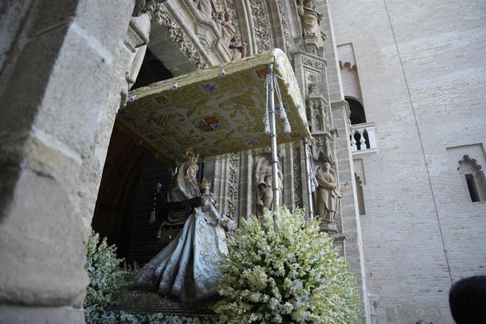 La Virgen de los Reyes sale de la Catedral este domingo.
