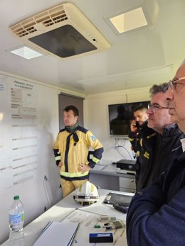 El delegado del Gobierno en Baleares visita el centro de coordinación de emergencias para interesarse por el incendio en Andratx