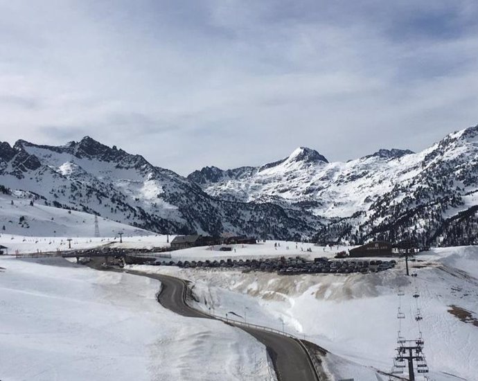 Una de las carreteras afectadas por el episodio de nieve