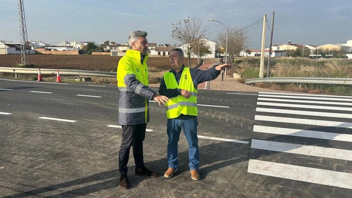 La Diputación de Córdoba acomete una obra de reparación en la CO-4309 de Fuente Palmera.