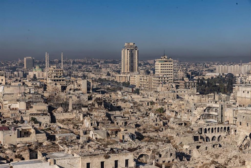 Vista general de la ciudad siria de Alepo tras su toma por parte de rebeldes y yihadistas en una ofensiva lanzada el 27 de noviembre y encabezada por Hayat Tahrir al Sham (HTS)