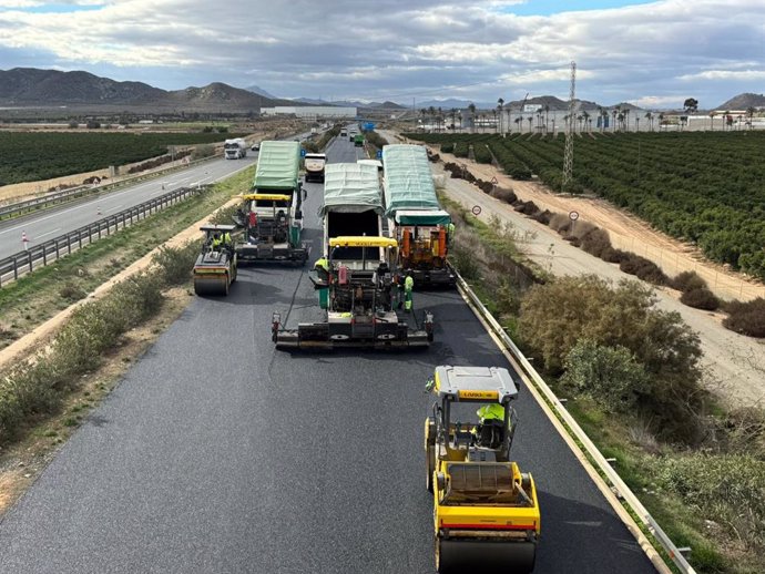 Imágenes de las obras que se realizan en la autovía RM-2