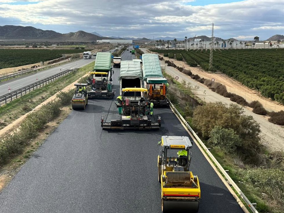 Imágenes de las obras que se realizan en la autovía RM-2