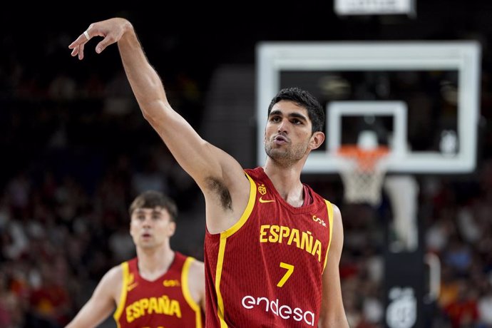 Archivo - Santi Aldama of Spain in action during the friendy international basketball match played between Spain and Italy at Wizink Center pavilion on June 25, 2024, in Madrid, Spain.