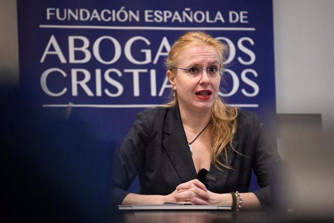 La presidenta de Abogados Cristianos, Polonia Castellanos, durante una rueda de prensa, en la Sala Monbull, a 9 de diciembre de 2024, en Madrid (España).