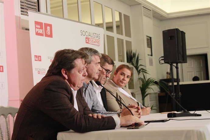 El secretario de organización del PSOE en la provincia de Toledo, Félix Ortega, junto al secretario provincial, Álvaro Gutiérrez.