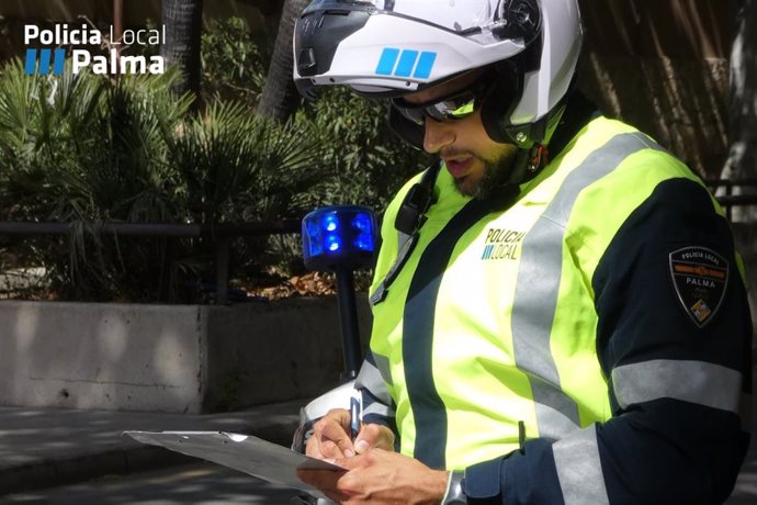 Un agente de la Policía Local de Palma.