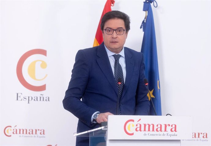 El ministro para la Transformación Digital y de la Función Pública, Óscar López, durante la presentación de la nueva convocatoria del programa Kit Digital a las medianas empresa, en la Cámara de España, a 9 de diciembre de 2024, en Madrid (España).