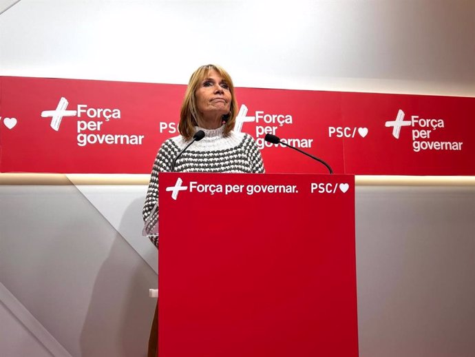 La viceprimera secretaria del PSC, Lluïsa Moret, en una rueda de prensa en la sede del partido