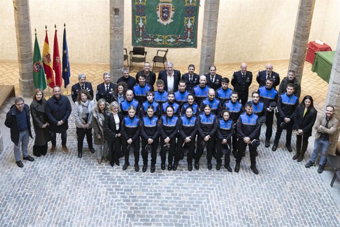 Veintidós agentes de la Policía Municipal de Pamplona reciben sus nombramientos y toman posesión de sus plazas