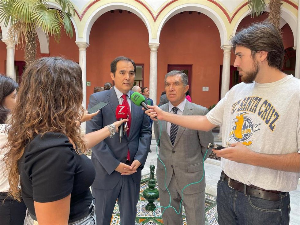 La Junta denuncia "un nuevo agravio" del Gobierno al "comprometer" un plan de choque judicial exclusivo con Cataluña. En la imagen aparece el Consejero de Justicia, Administración Local y Función Pública, José Antonio Nieto.