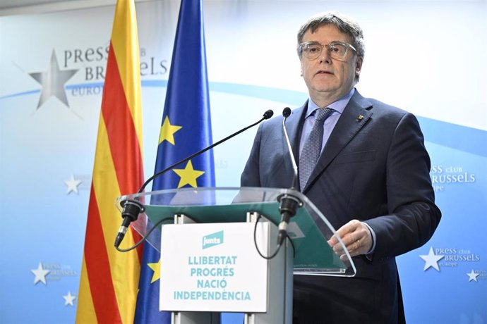 El presidente de Junts, Carles Puigdemont, durante la reunión de la Ejecutiva permanente de Junts, en el Press Club Brussels Europe, a 9 de diciembre de 2024, en Bruselas (Bélgica). Junts se ha reunido para realizar un balance sobre el cumplimiento del ac