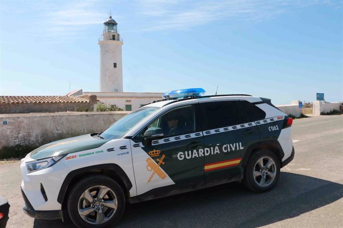 Archivo - Coche de la Guardia Civil en Formentera