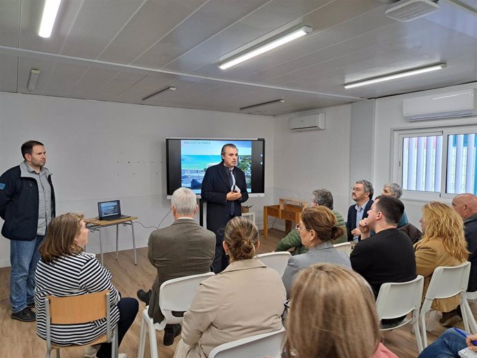 El conseller de Educación y Universidades, Antoni Vera, presenta el proyecto de obras del CEIP Nou de Sa Pobla.