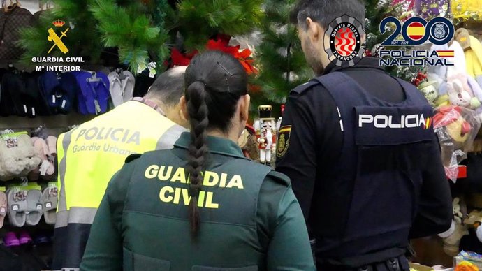 Imagen de los 3 agentes de los diferentes cuerpos