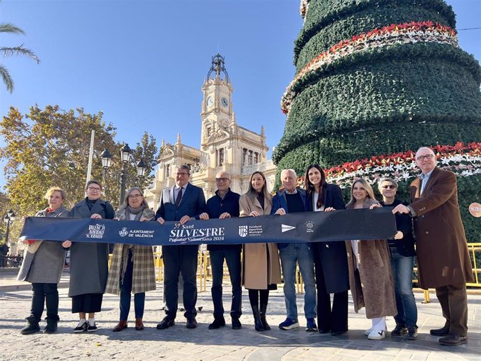 Imagen de la presentación de la carrera San Silvestre 2024 de València. La prueba añade en esta ocasión una línea solidaria destinada a la infancia afectada por la dana.