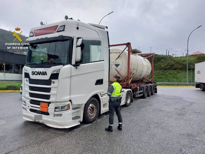 Vehículo de transportes de mercancías interceptado en Pontevedra