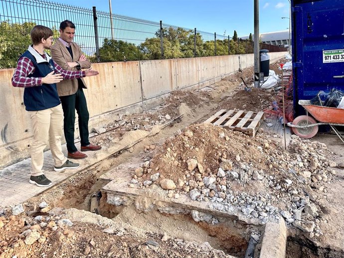 Obras en Son Moix para la instalación de una nueva canalización de agua.