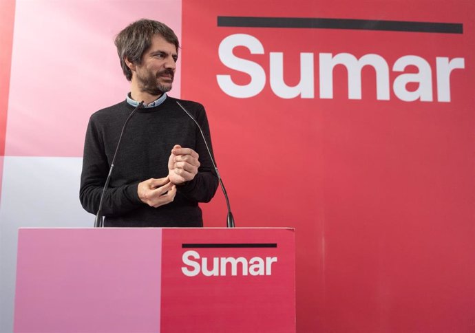 El portavoz de Sumar y ministro de Cultura, Ernest Urtasun, durante una rueda de prensa, en el Espacio Rastro, a 9 de diciembre de 2024, en Madrid (España). 