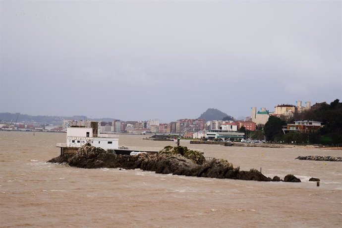 Archivo - Temporal en Santander 