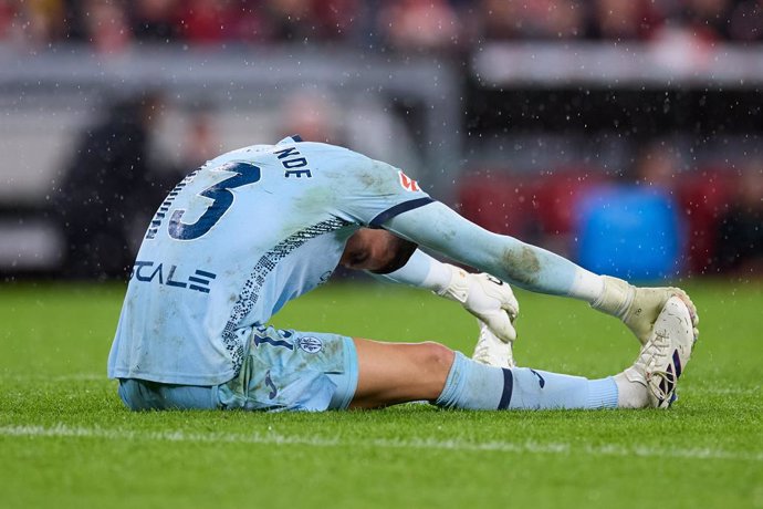 Diego Conde of Villarreal CF reacts during the LaLiga EA Sports match between Athletic Club and Villarreal CF at San Mames on December 8, 2024, in Bilbao, Spain.