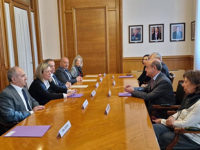 La Comisión Mixta durante la reunión