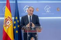 Enrique Santiago (Sumar) ve el nuevo Reglamento de Extranjería "un buen punto de partida" pero con "importantes vacíos"