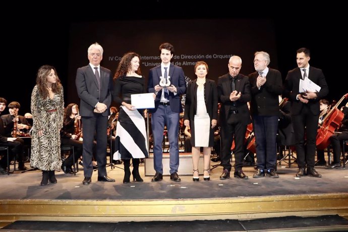 El italiano Mariani Mauro se alza ganador del Concurso Internacional de Dirección de Orquesta 2024 de la Universidad de Almería (UAL).