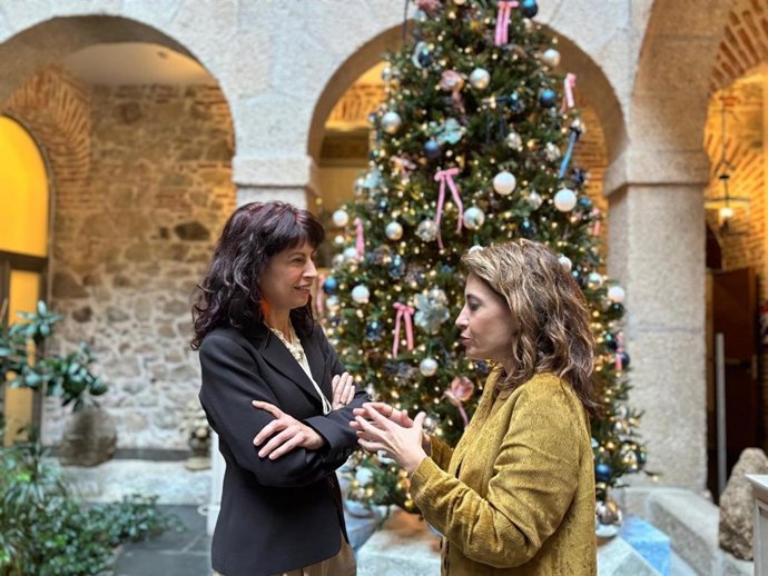 La ministra de Igualdad y la presidenta de la compañía pública, Raquel Sánchez.