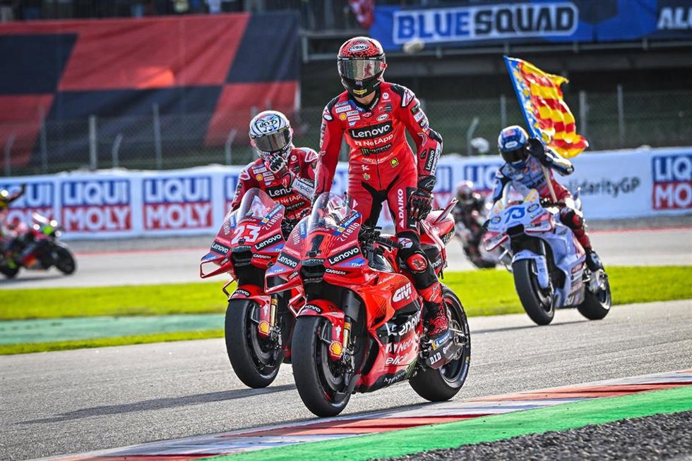 01 BAGNAIA Francesco (ita), Ducati Lenovo Team, Ducati Desmosedici GP24, action, celebrating his win on Sprint Race during the 2024 MotoGP Motul Solidarity Grand Prix of Barcelona on the Barcelona-Catalunya Circuit from November 13 to 15, at Montmelo, S