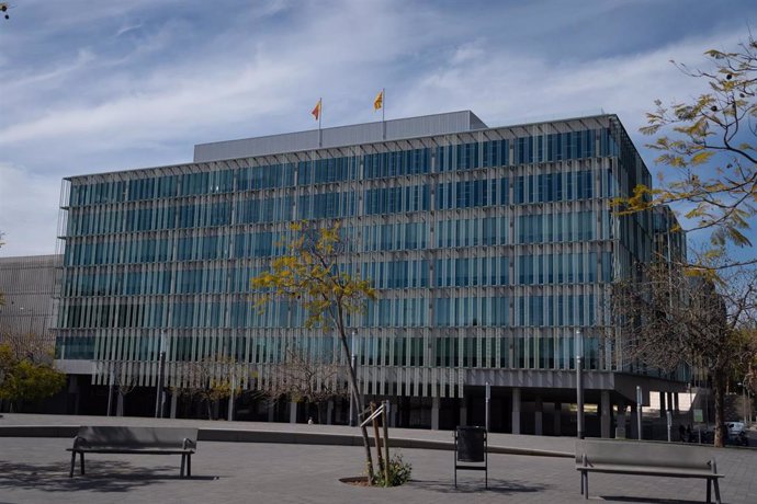 Archivo - Fachada del Distrito Administrativo de la Generalitat.