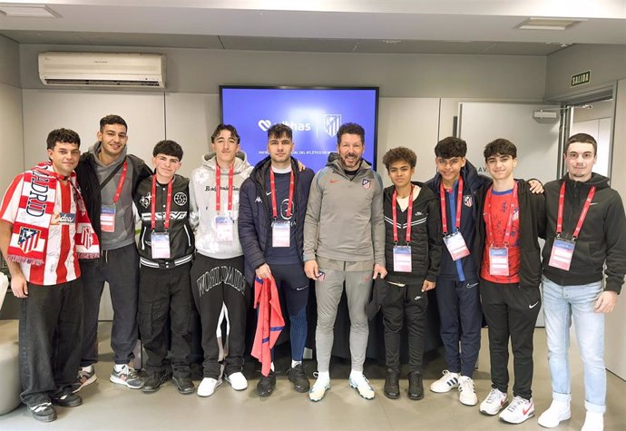 El Atlético de Madrid recibe a jóvenes pacientes de Vithas/Invictum