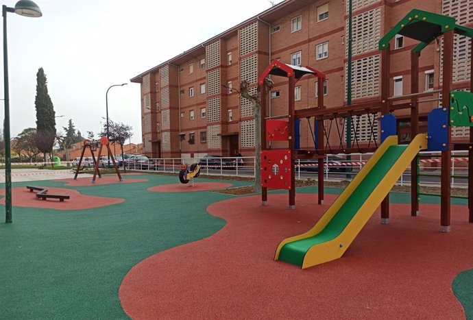 Juegos infantiles en la plaza Boalares