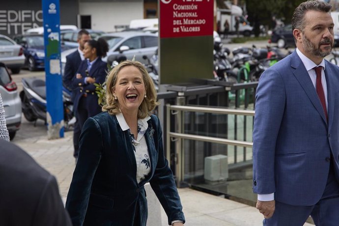 Archivo - La vicepresidenta primera y ministra de Asuntos Económicos y Transformación Digital, Nadia Calviño, llega a la clausura de la jornada 'Hacia unas finanzas más sostenibles', en la sede de la Comisión Nacional del Mercado de Valores (CNMV)