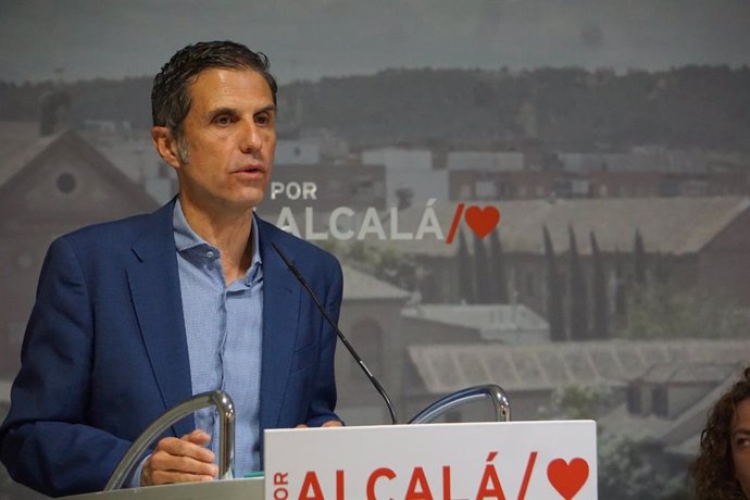 Archivo - El portavoz del PSOE en Alcalá de Henares, Javier Rodríguez Palacios,