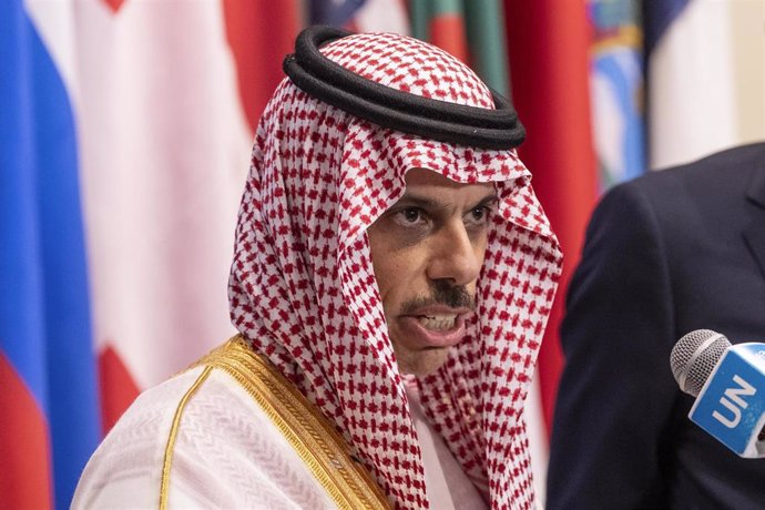 Archivo - El ministro de Exteriores saudí, Faisal bin Farhan