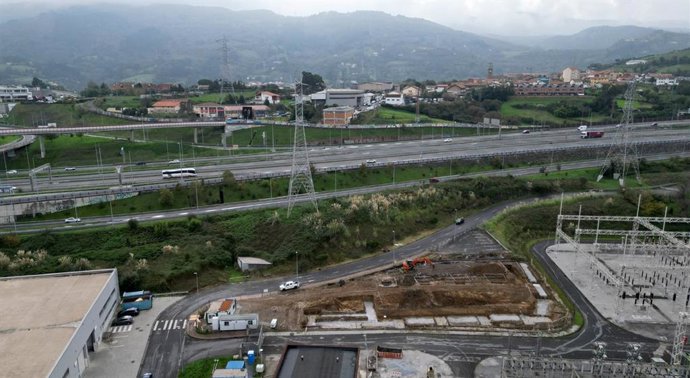 Sprilur Ballonti industrialdean esku hartzen ari den lursaila