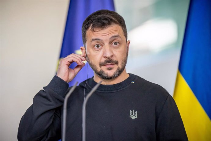 Archivo - El presidente de Ucrania, Volodimir Zelenski, durante una rueda de prensa en la capital de Alemania, Berlín (archivo)