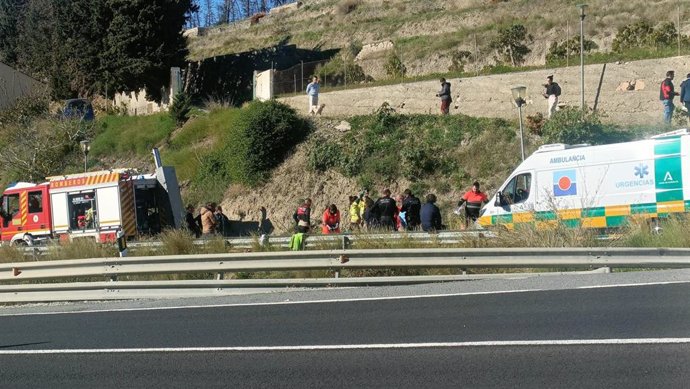 Los Bomberos de Almuñécar y el 061 intervienen en la N-340 este pasado lunes