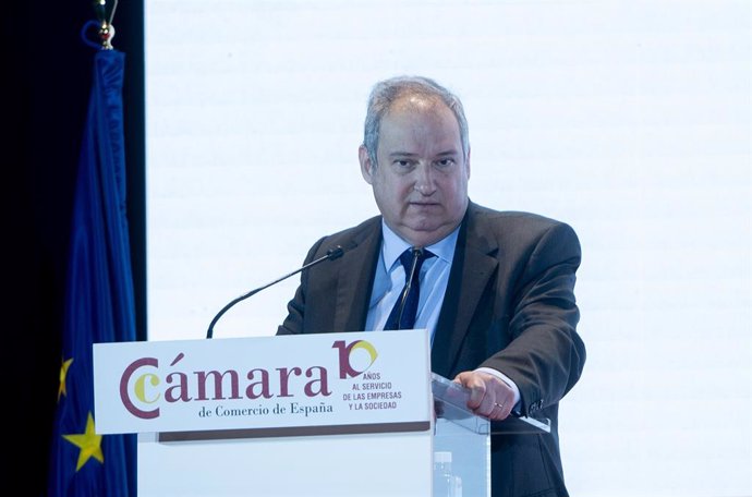 El ministro de Industria y Turismo, Jordi Hereu, durante el Pleno Extraordinario de la Cámara de Comercio de España en el Auditorio Sur de Ifema, a 5 de diciembre de 2024, en Madrid (España).