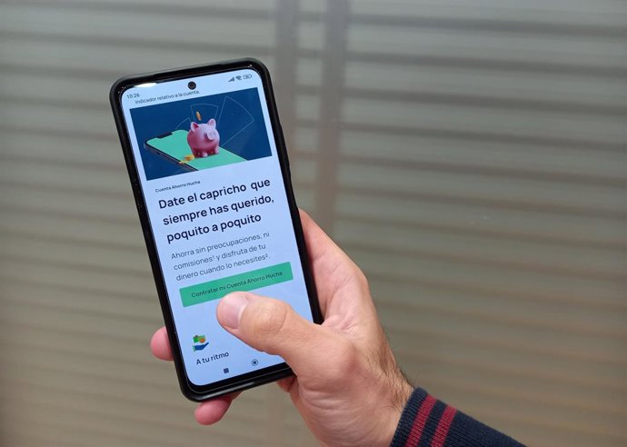 Unicaja lanza un servicio de huchas digitales para impulsar el microahorro automatizado.