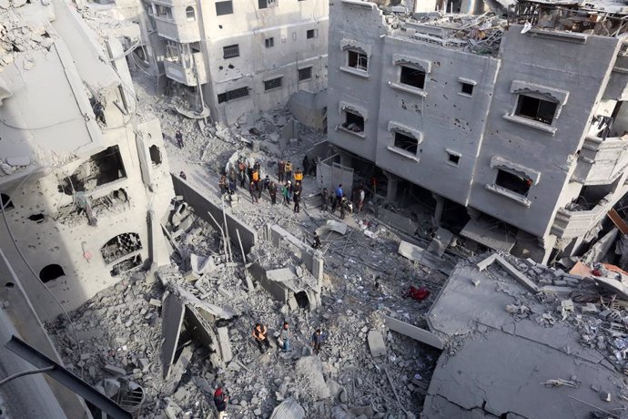 December 7, 2024, Nusaierat, Gaza Strip, Palestinian Territory: Palestinians inspect the rubble of destroyed buildings following Israeli airstrikes in Al Nuseirat refugee camp, central Gaza Strip, 07 December 2024. According to the Palestinian Ministry of