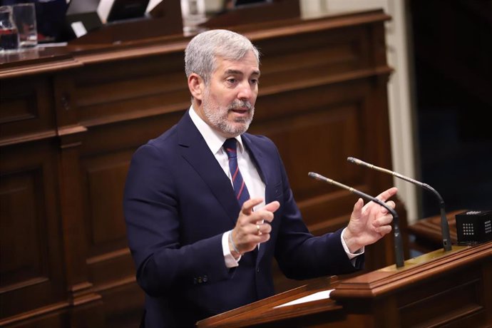 Archivo - Imagen de archivo del presidente de Canarias, Fernando Clavijo, durante una intervención en el Parlamento de Canarias