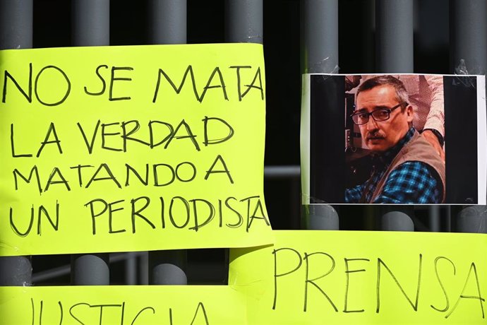 Archivo - Protesta en contra del asesinato de un periodista en México