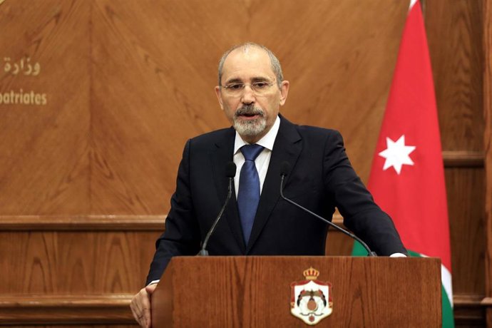 Archivo - El ministro de Exteriores de Jordania, Ayman Safadi, durante una rueda de prensa en la capital, Amán (archivo)